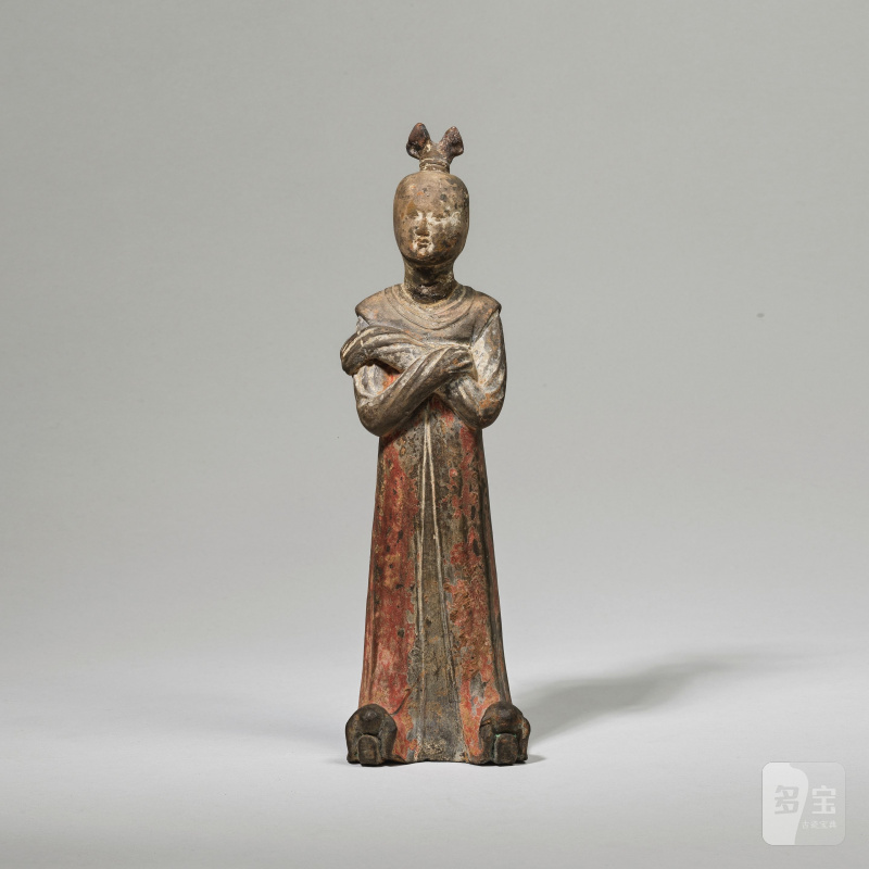 隋/唐早期 陶加彩仕女俑 | STATUETTE DE DAME DE COUR EN TERRE CUITE POLYCHROME - 图1